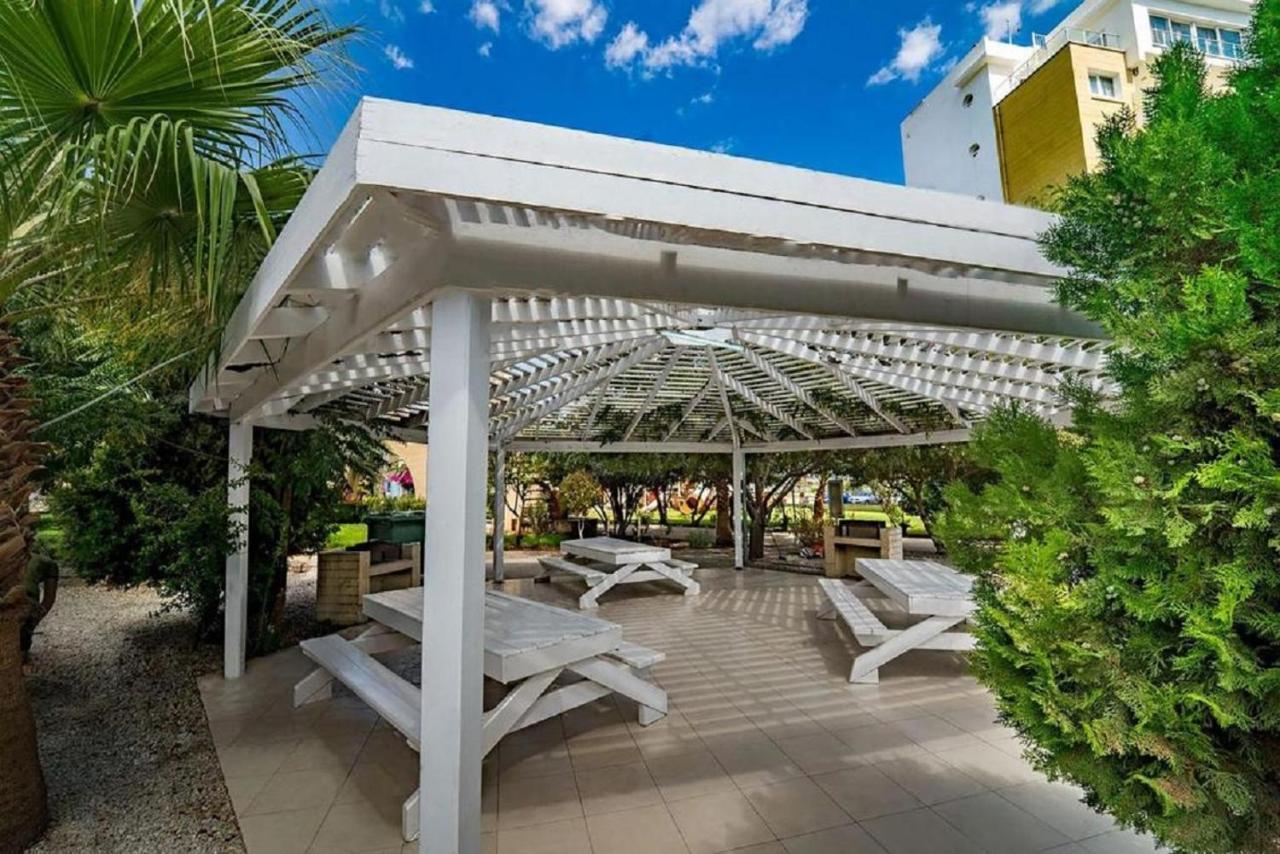 Spartacus Pool Apartments In Caesar Resort & Spa Trikomo Bagian luar foto