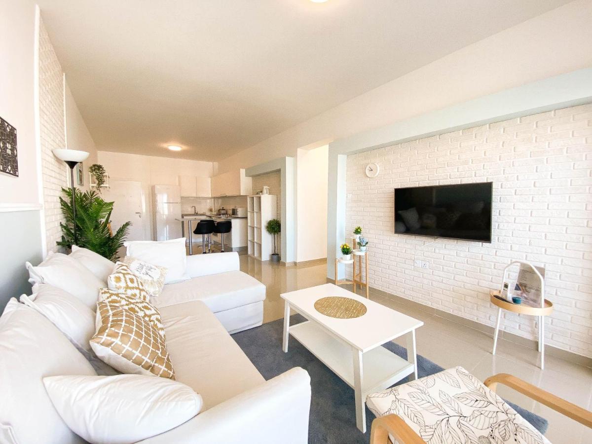Spartacus Pool Apartments In Caesar Resort & Spa Trikomo Bagian luar foto
